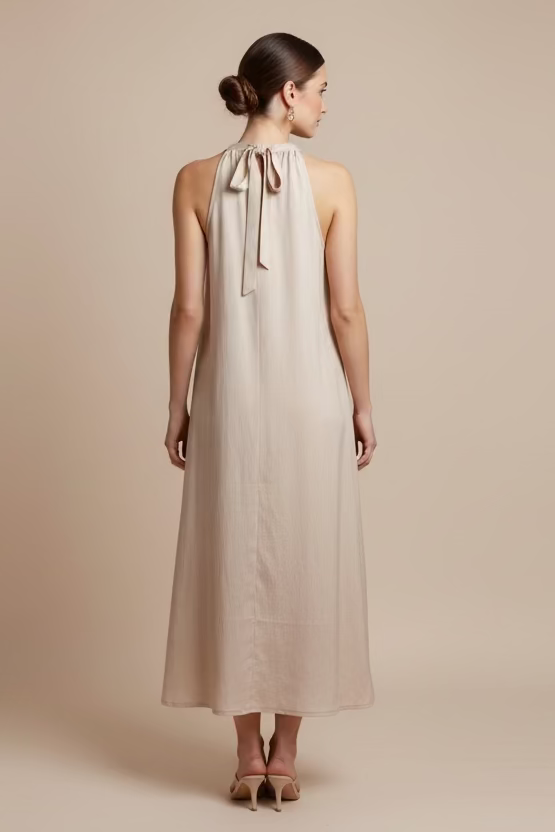 TRAJE SIN MANGAS BORDADO COLOR CREMA