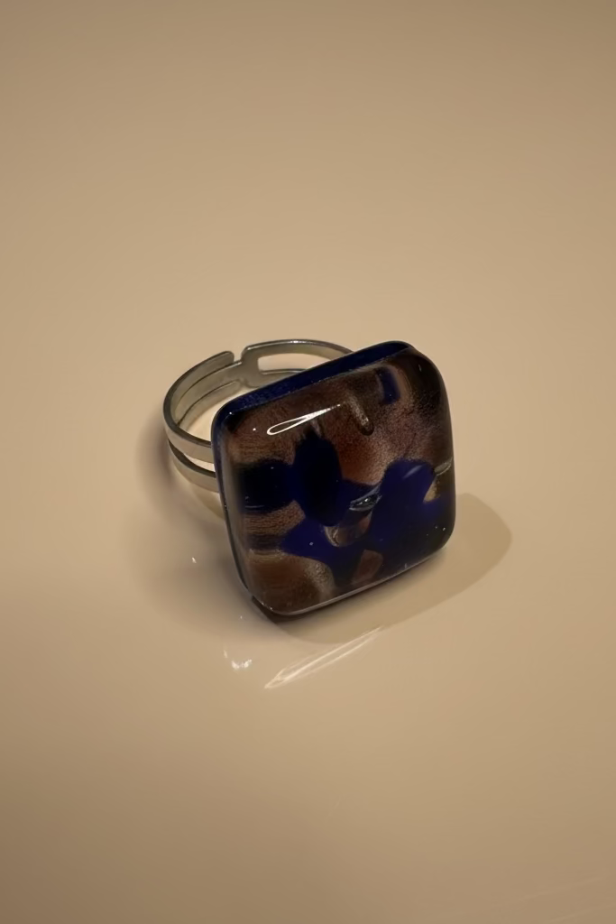 SORTIJA EN CRISTAL MURANO CUADRADA AZUL Y ROSA