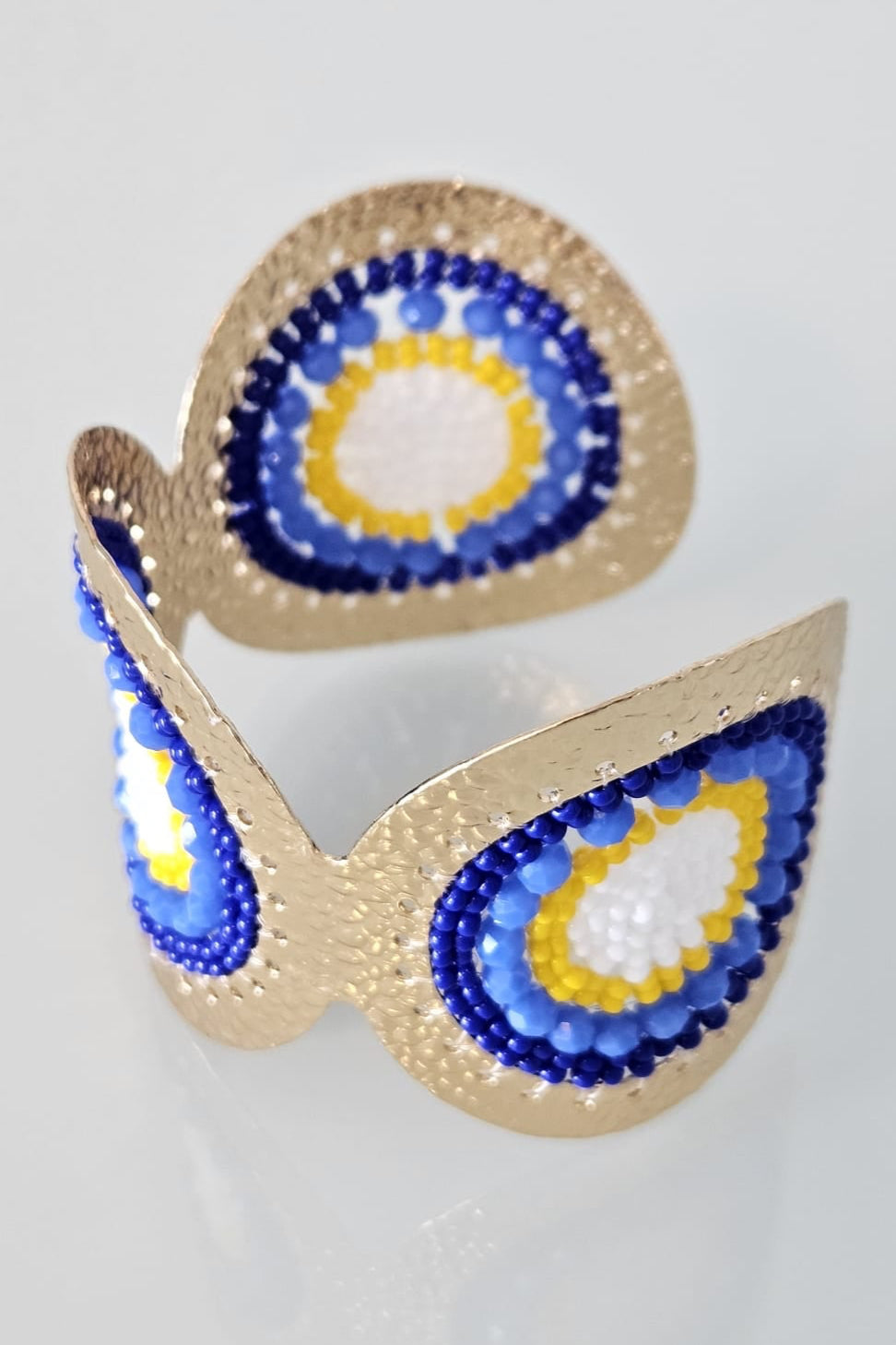 GOLD BRACELET AND EARRING SET WITH BLUE, YELLOW AND WHITE