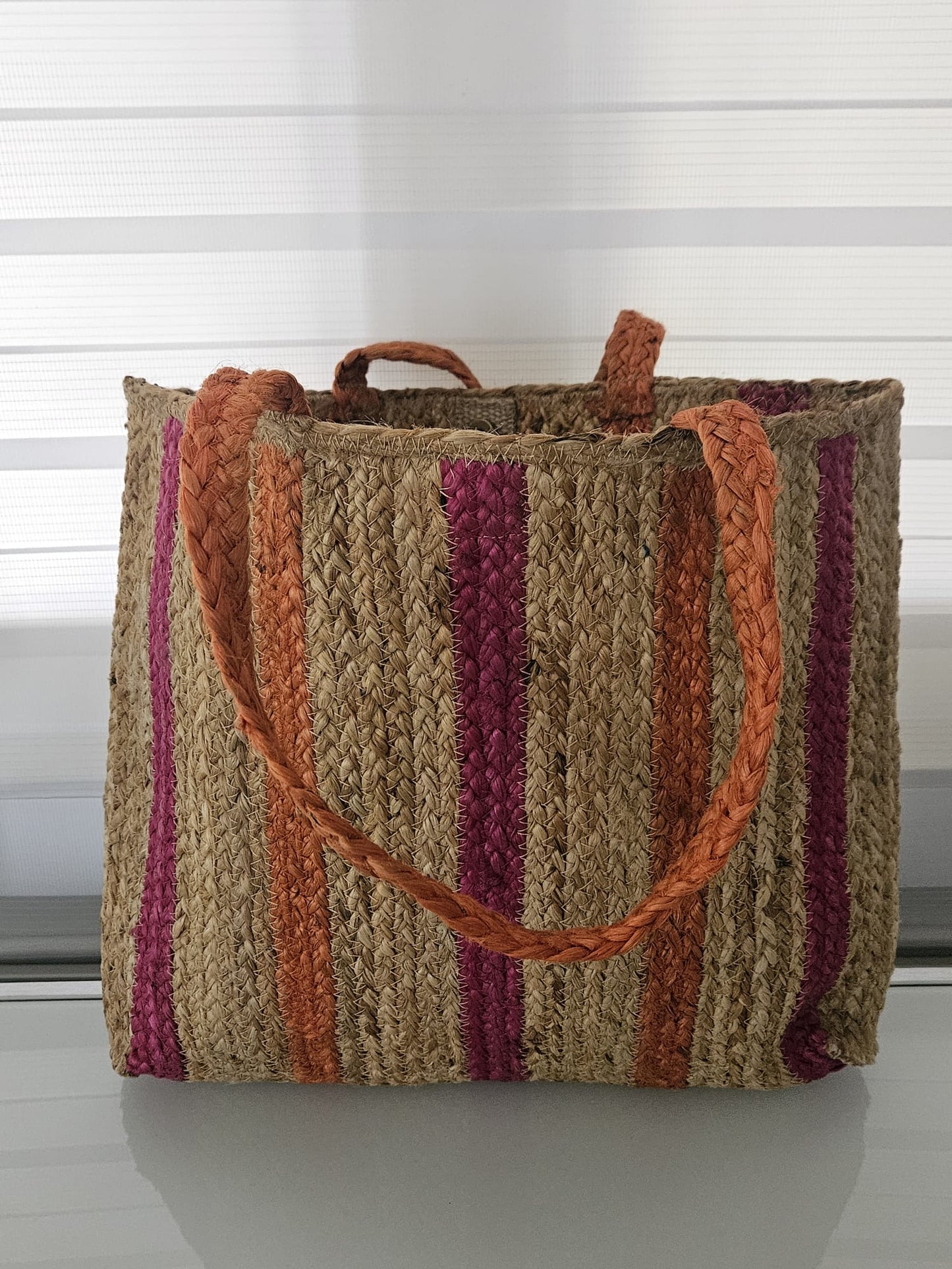 CARTERA EN PAJA CREMA, NARANJA Y FUCSIA