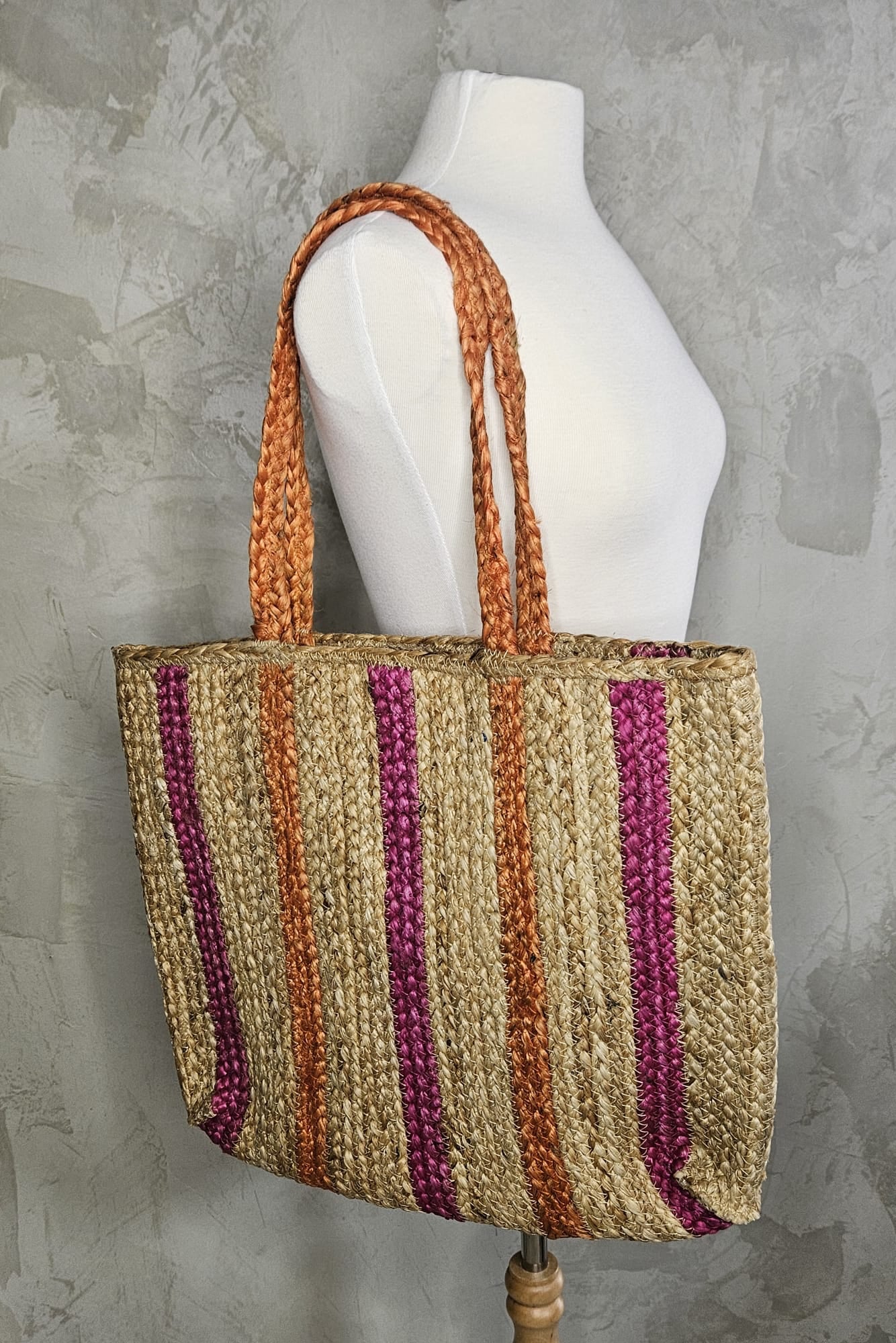 CARTERA EN PAJA CREMA, NARANJA Y FUCSIA