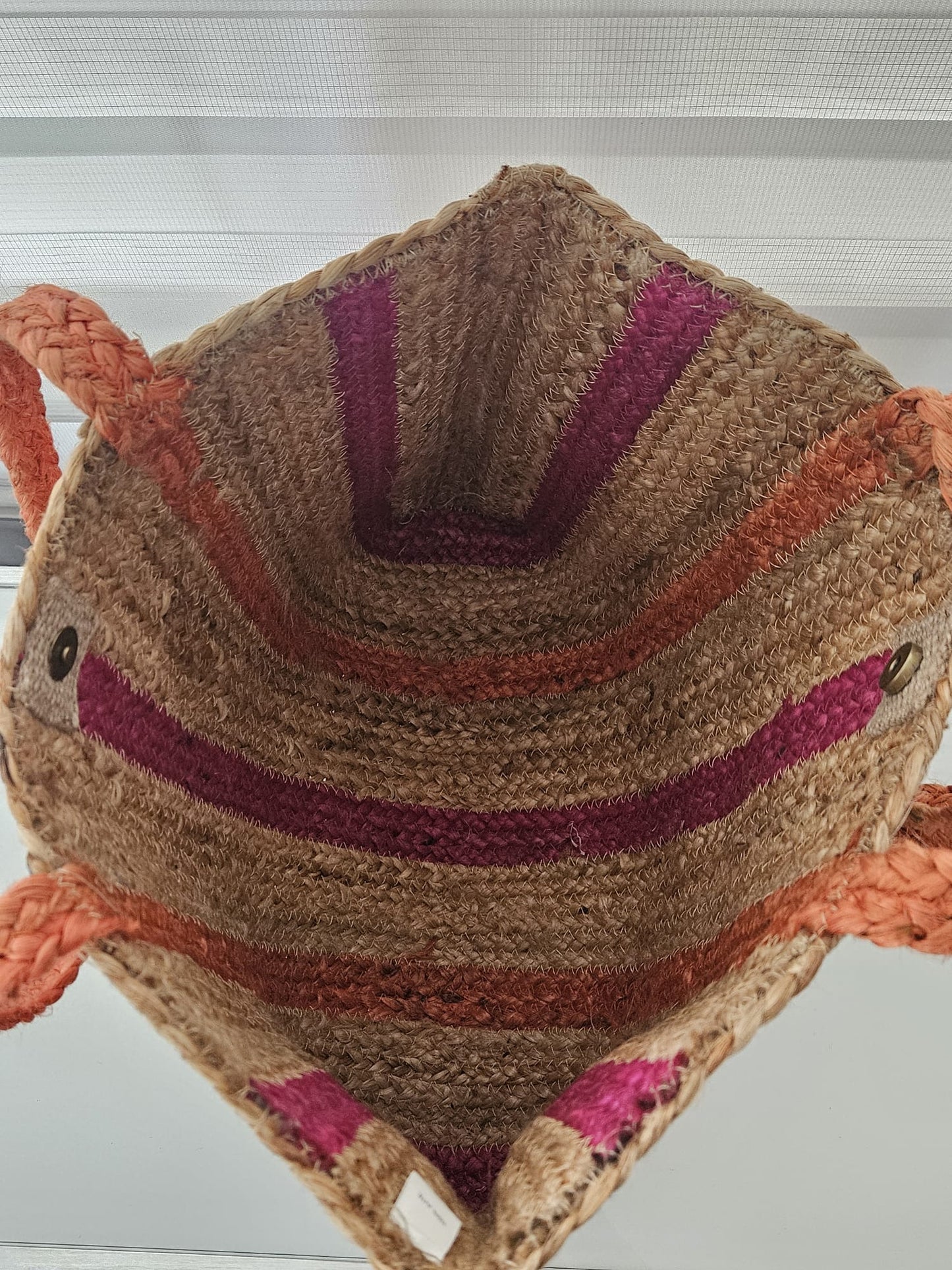 CARTERA EN PAJA CREMA, NARANJA Y FUCSIA