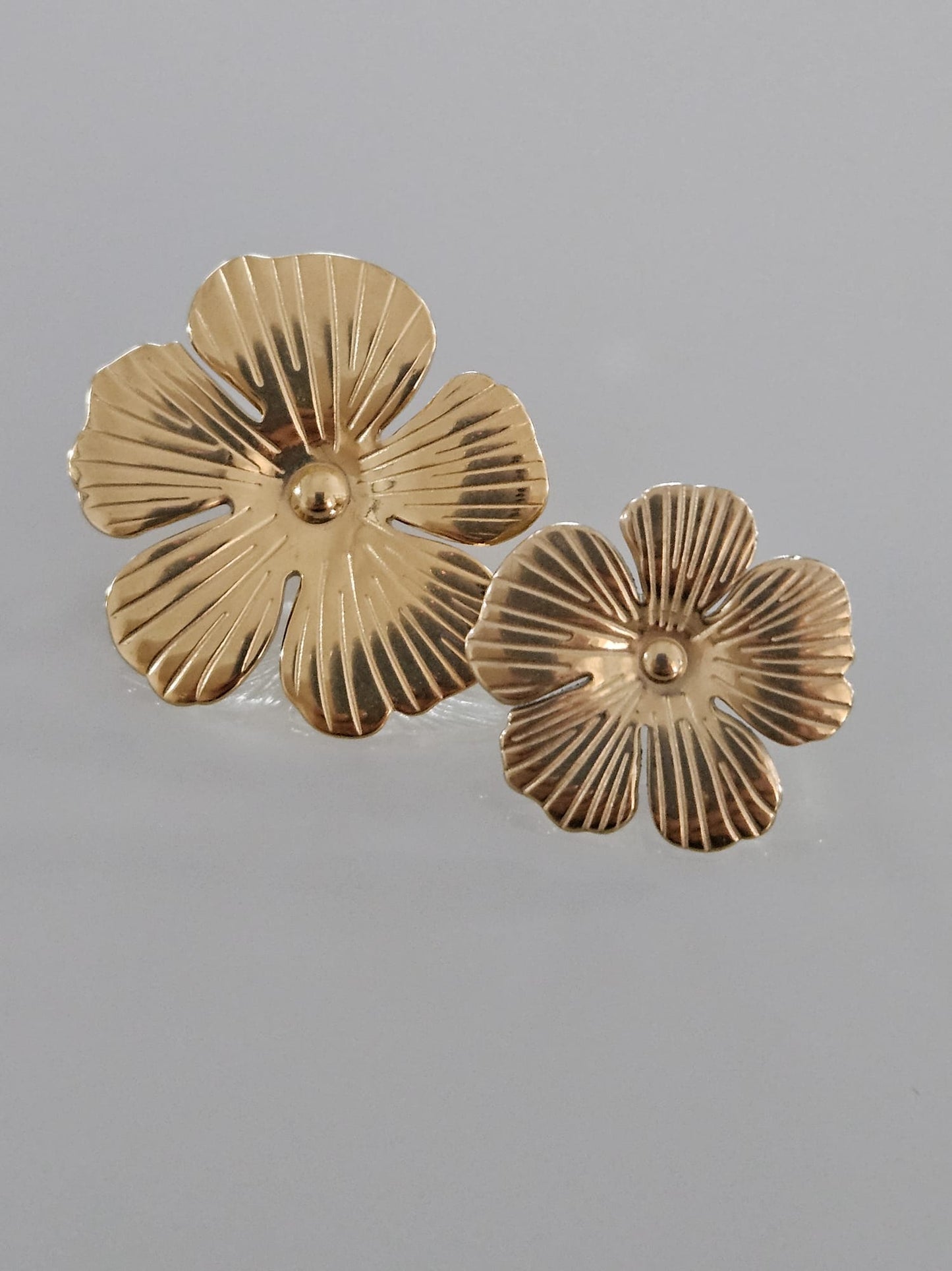 PANTALLAS COLOR ORO FLOR