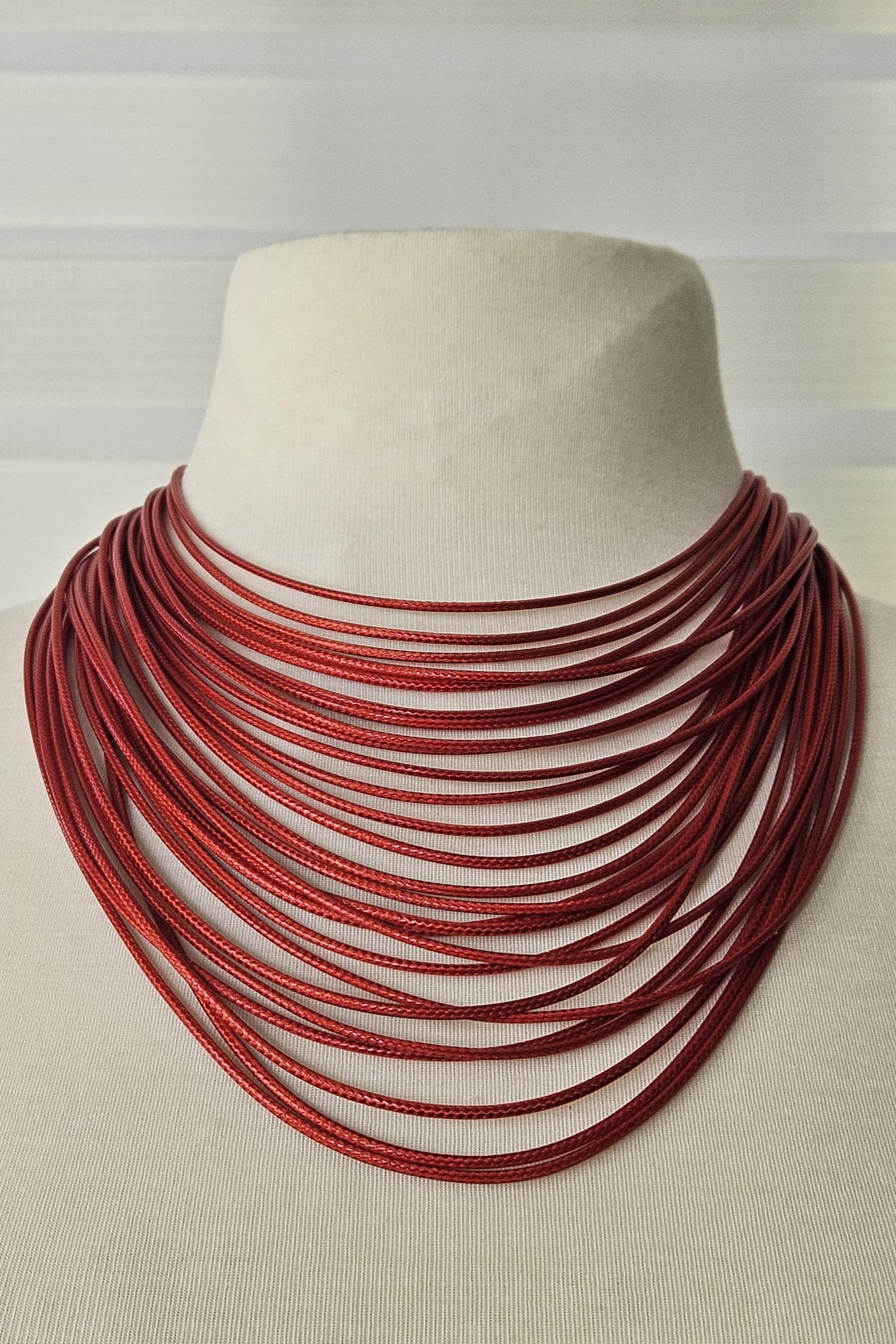COLLAR EN NILON ENCERADO ROJO