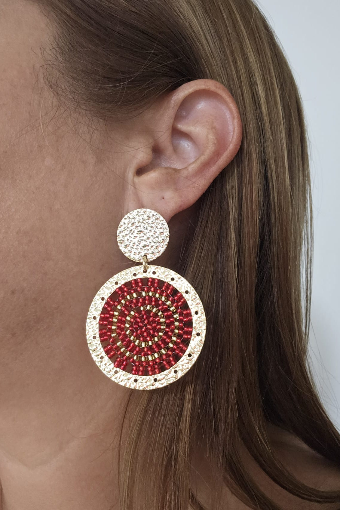 PANTALLAS REDONDAS DORADAS CON ROJO