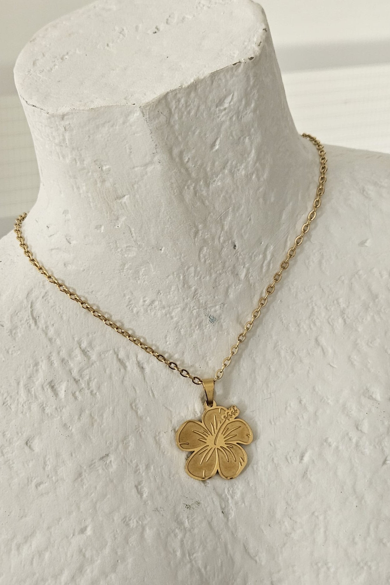 SET DE CADENA, PANTALLAS Y SORTIJA DE AMAPOLA DORADA