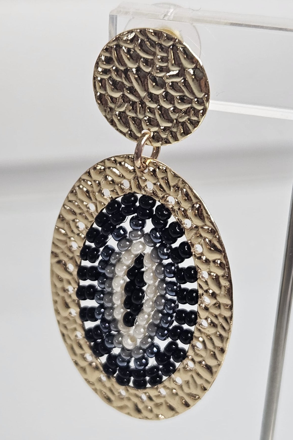 PANTALLAS OVALADAS DORADAS CON NEGRO Y BLANCO