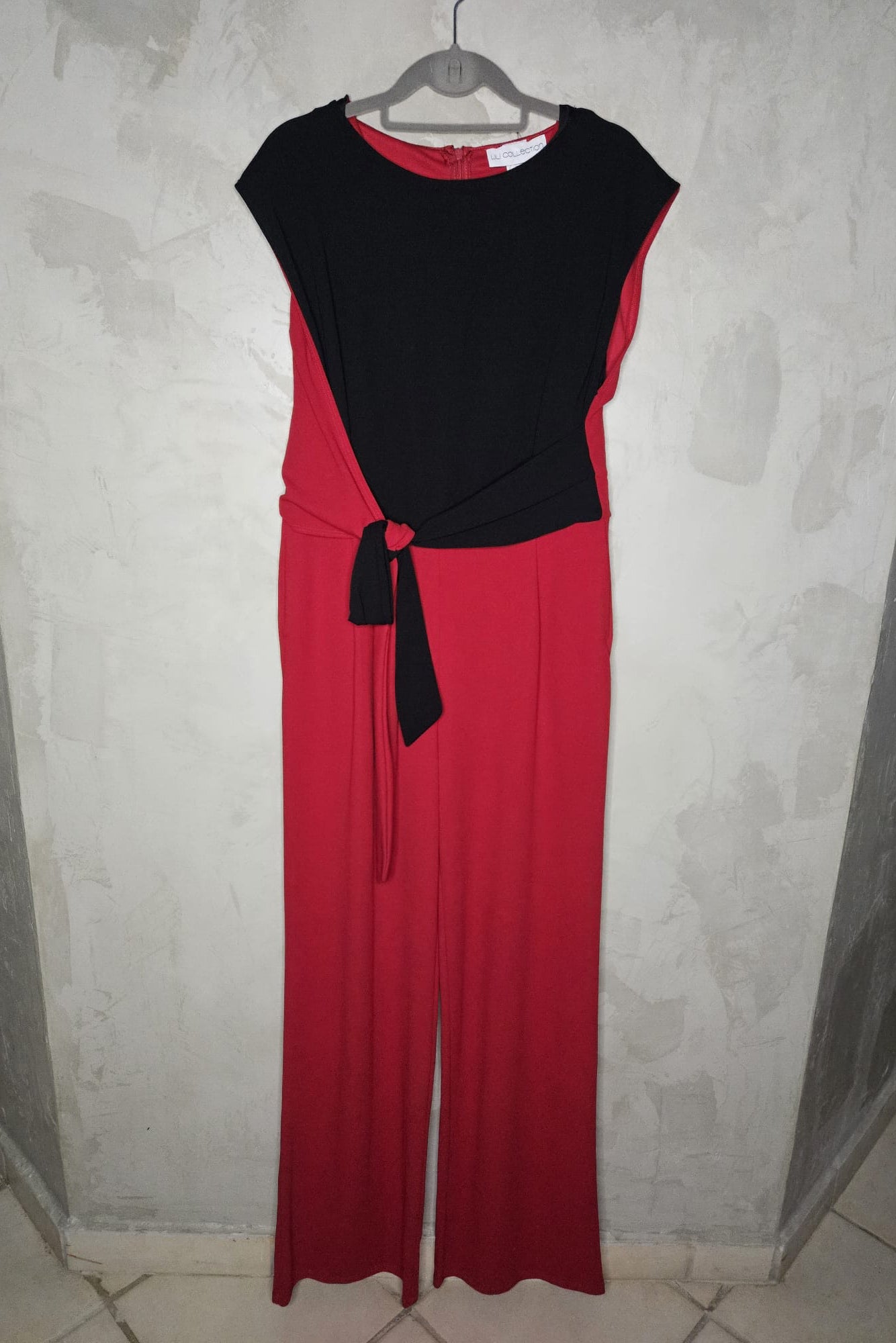 JUMPSUIT NEGRO Y ROJO