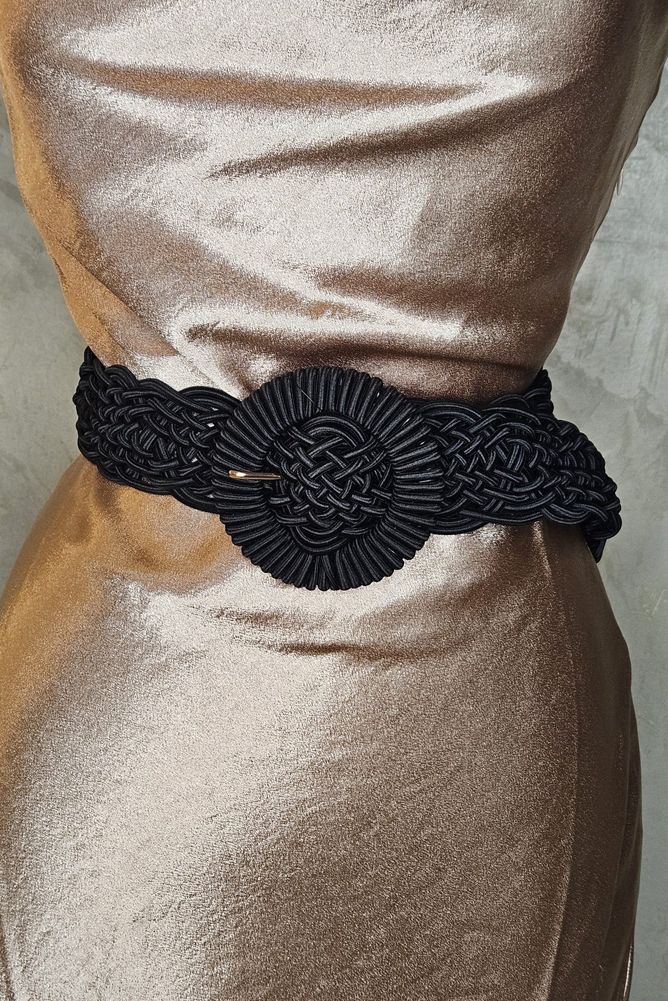 CORREA TRENZADA COLOR NEGRO