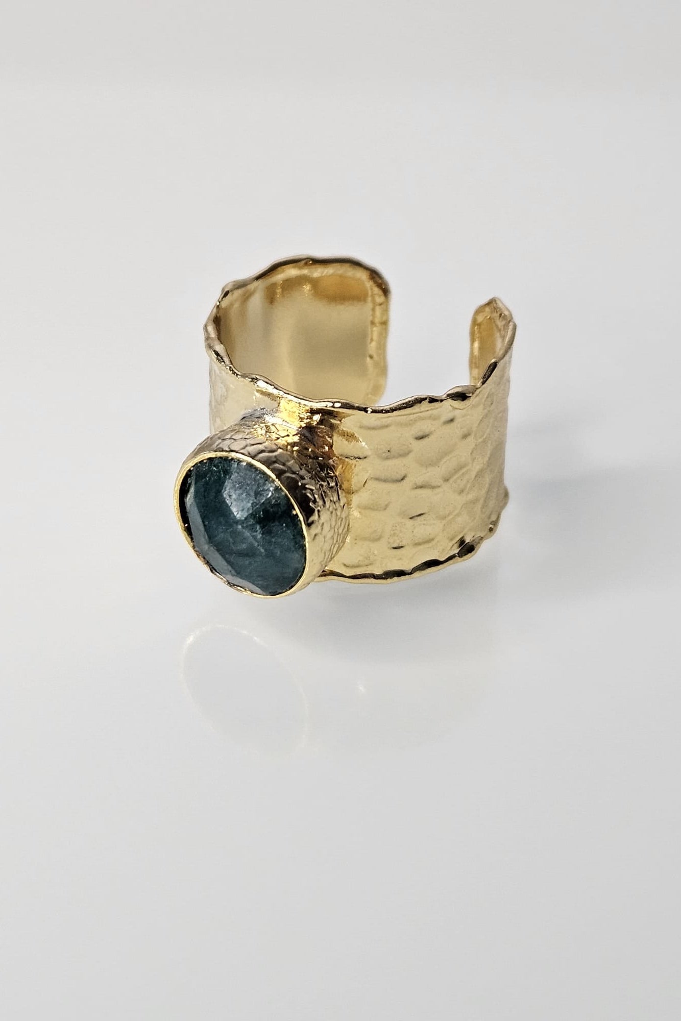 SORTIJA TURCA DORADA CON PIEDRA VERDE