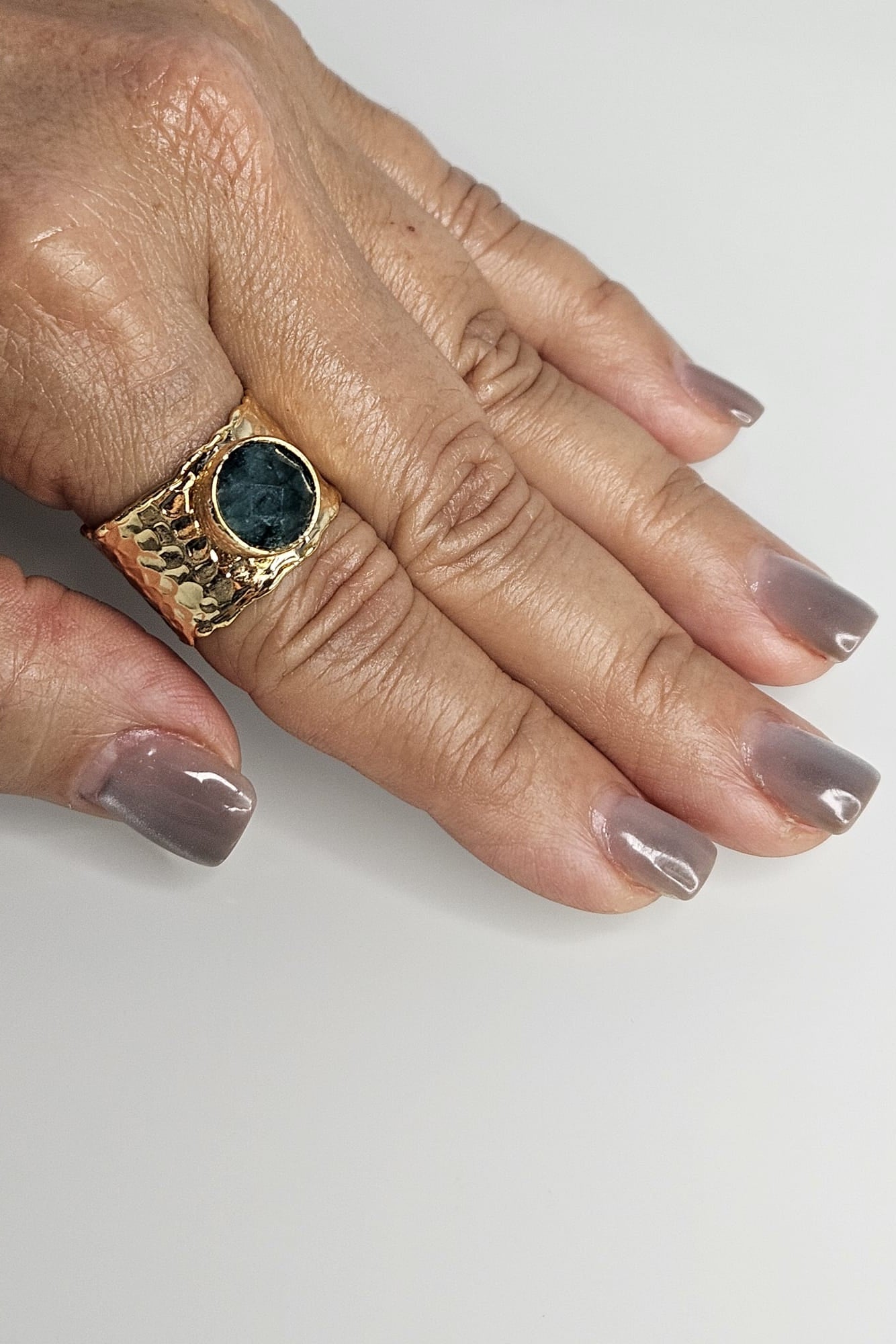 SORTIJA TURCA DORADA CON PIEDRA VERDE