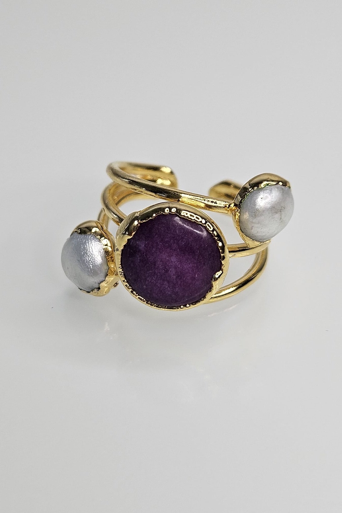 SORTIJA TURCA DORADA CON PIEDRA VIOLETA Y MADRE PERLA