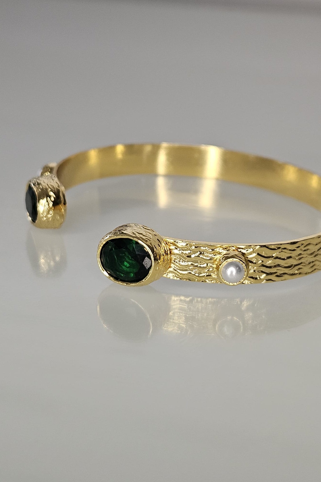 SET TURCO DE BRAZALETE Y SORTIJA DORADO CON PIEDRA VERDE Y PERLAS