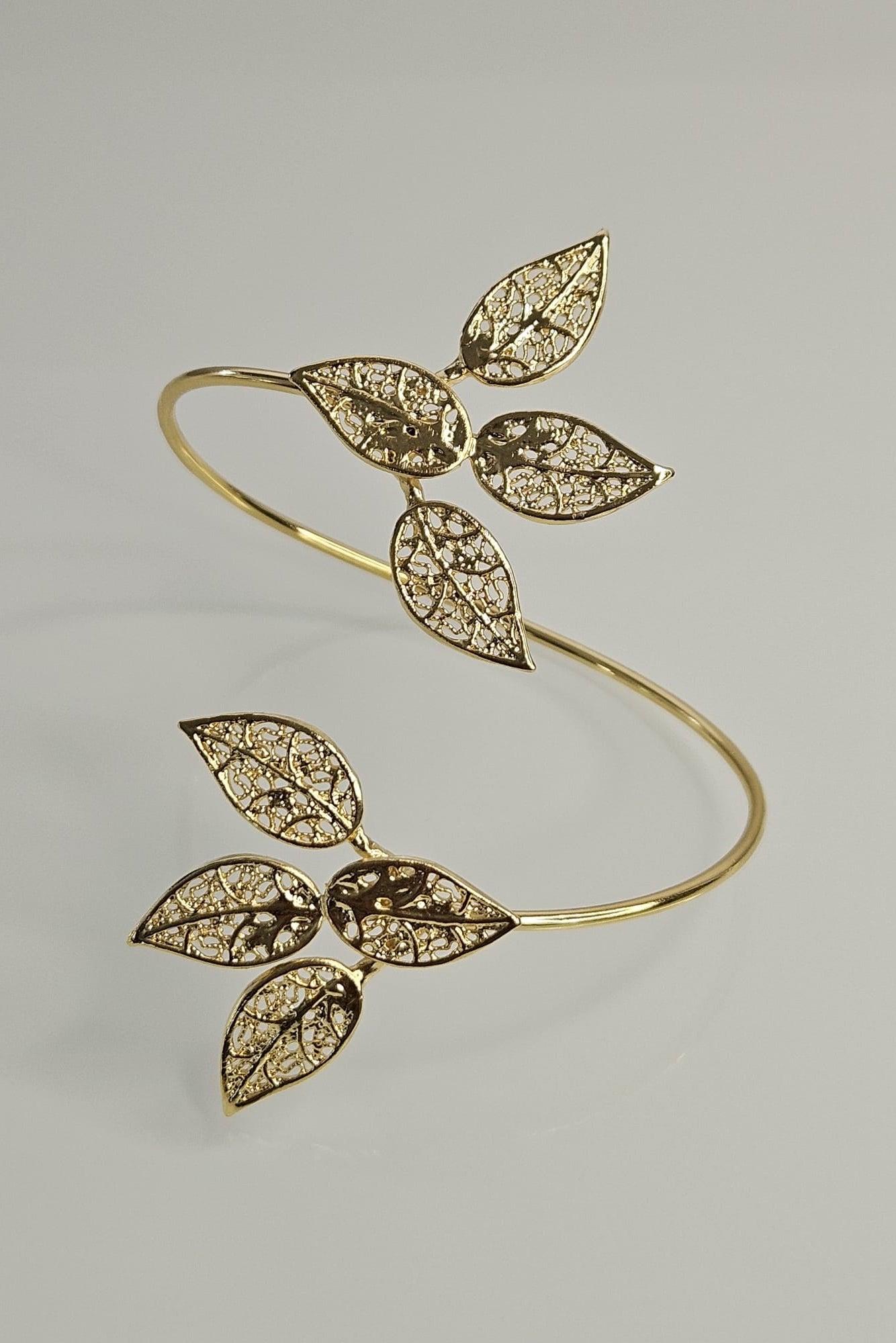 SET TURCO DE BRAZALETE Y SORTIJA DE HOJAS DORADO