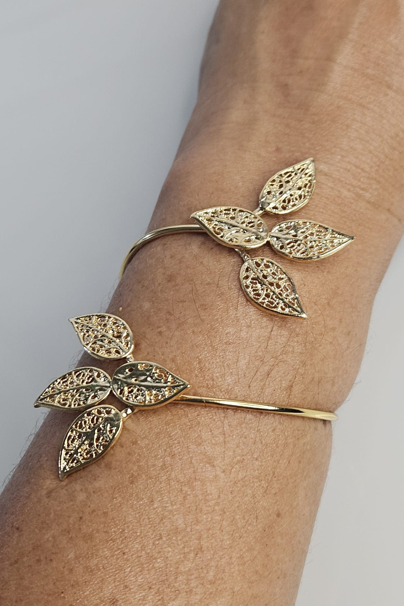 SET TURCO DE BRAZALETE Y SORTIJA DE HOJAS DORADO