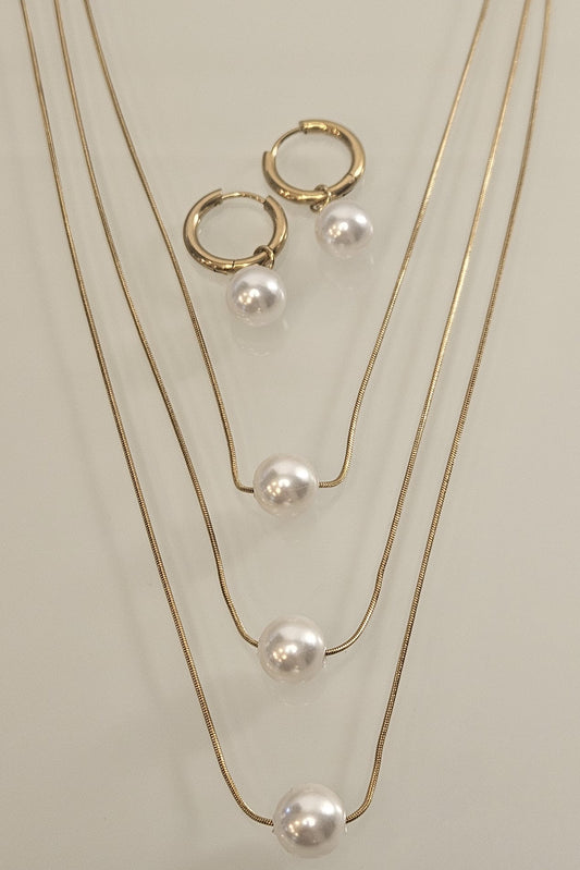 CADENA DORADA DE TRES "LAYERS" CON PERLAS Y PANTALLAS