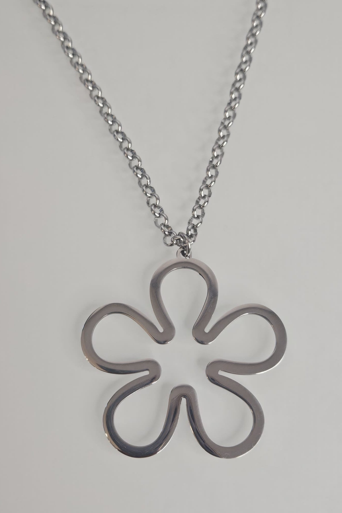 COLLAR CADENA LARGA PLATEADA Y/O DORADA CON PENDANT FLOR