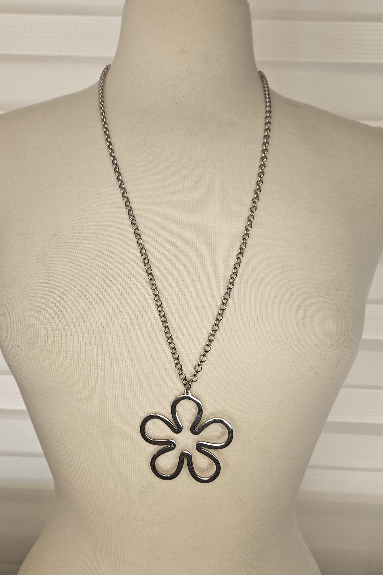 COLLAR CADENA LARGA PLATEADA Y/O DORADA CON PENDANT FLOR