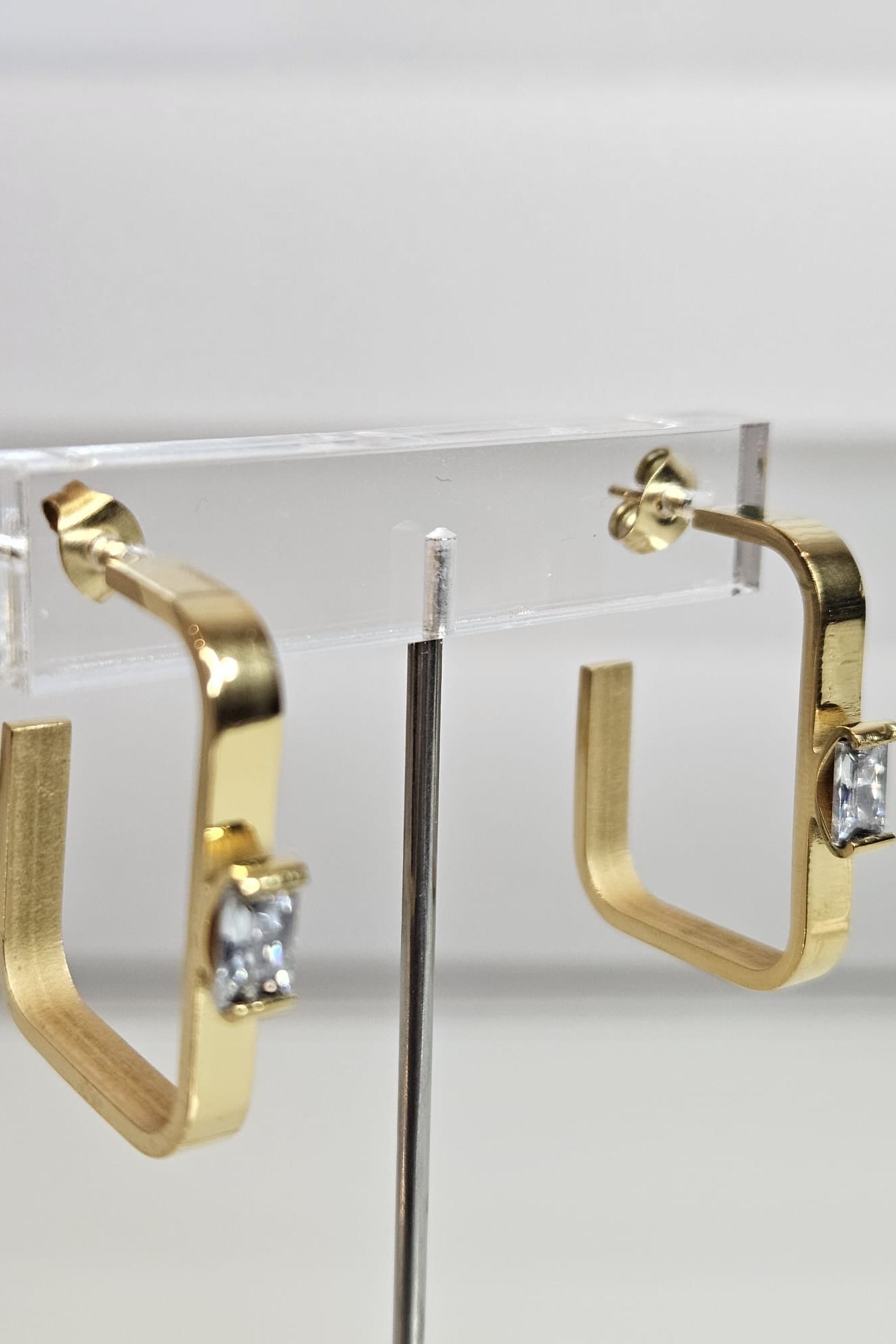 PANTALLAS "HOOPS" CUADRADAS DORADAS CON BRILLANTE