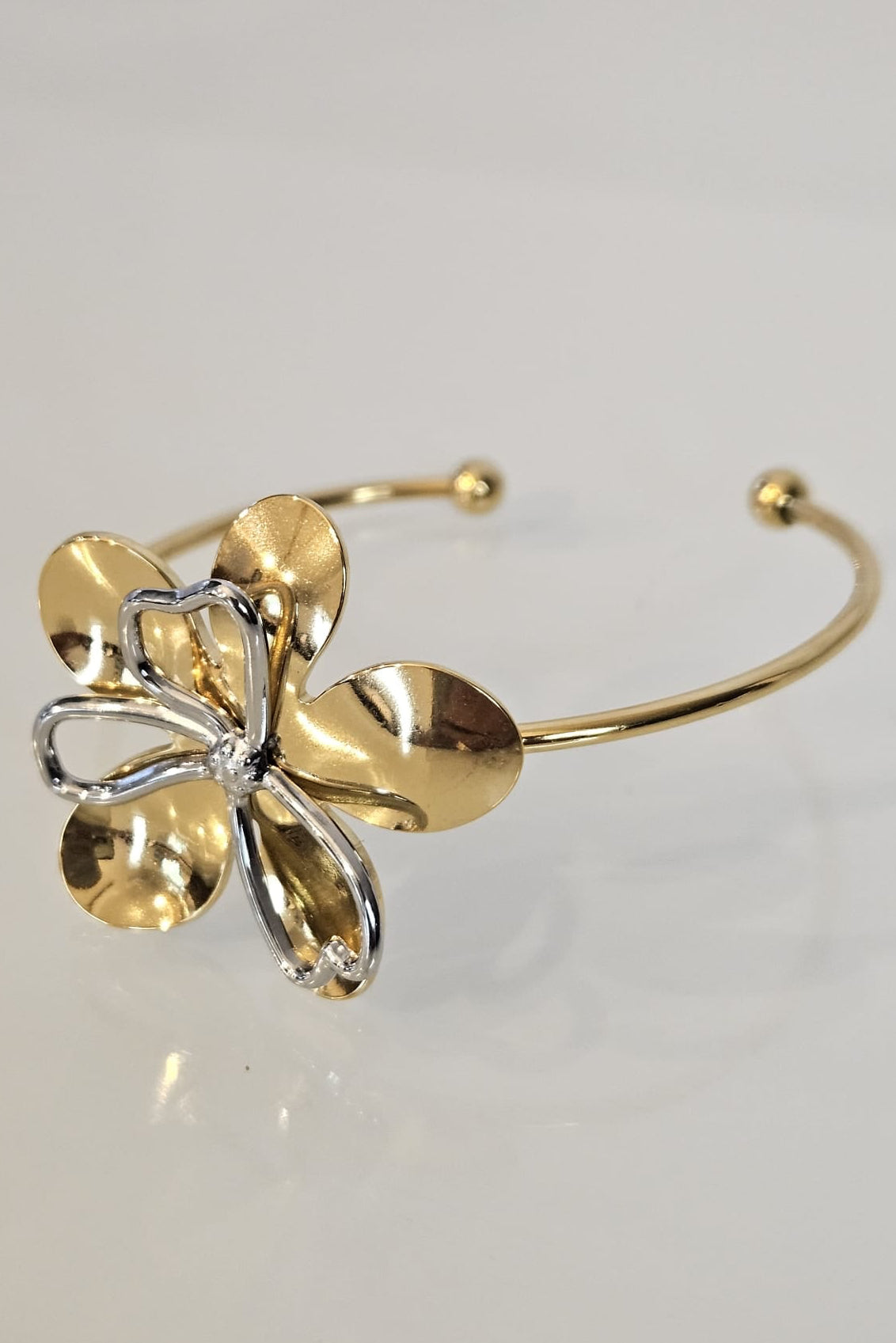 SET DE CADENA Y BRAZALETE DE FLOR DOS TONOS