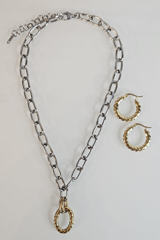 COLLAR PLATEADA CON PENDANT Y PANTALLAS DORADAS