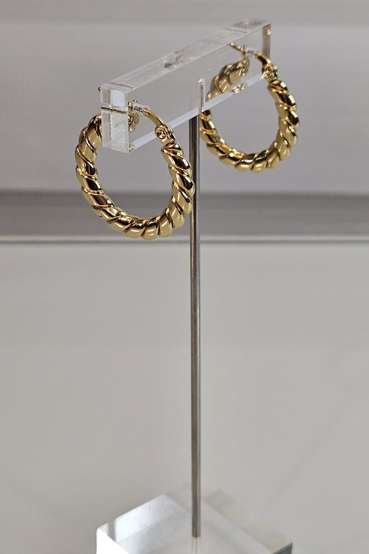 COLLAR PLATEADA CON PENDANT Y PANTALLAS DORADAS