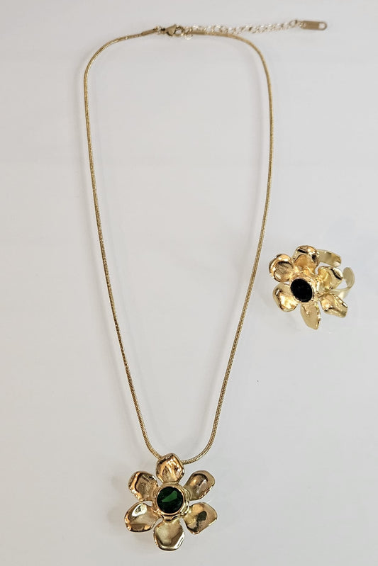 SET DE CADENA Y SORTIJA DE FLOR DORADA CON VERDE