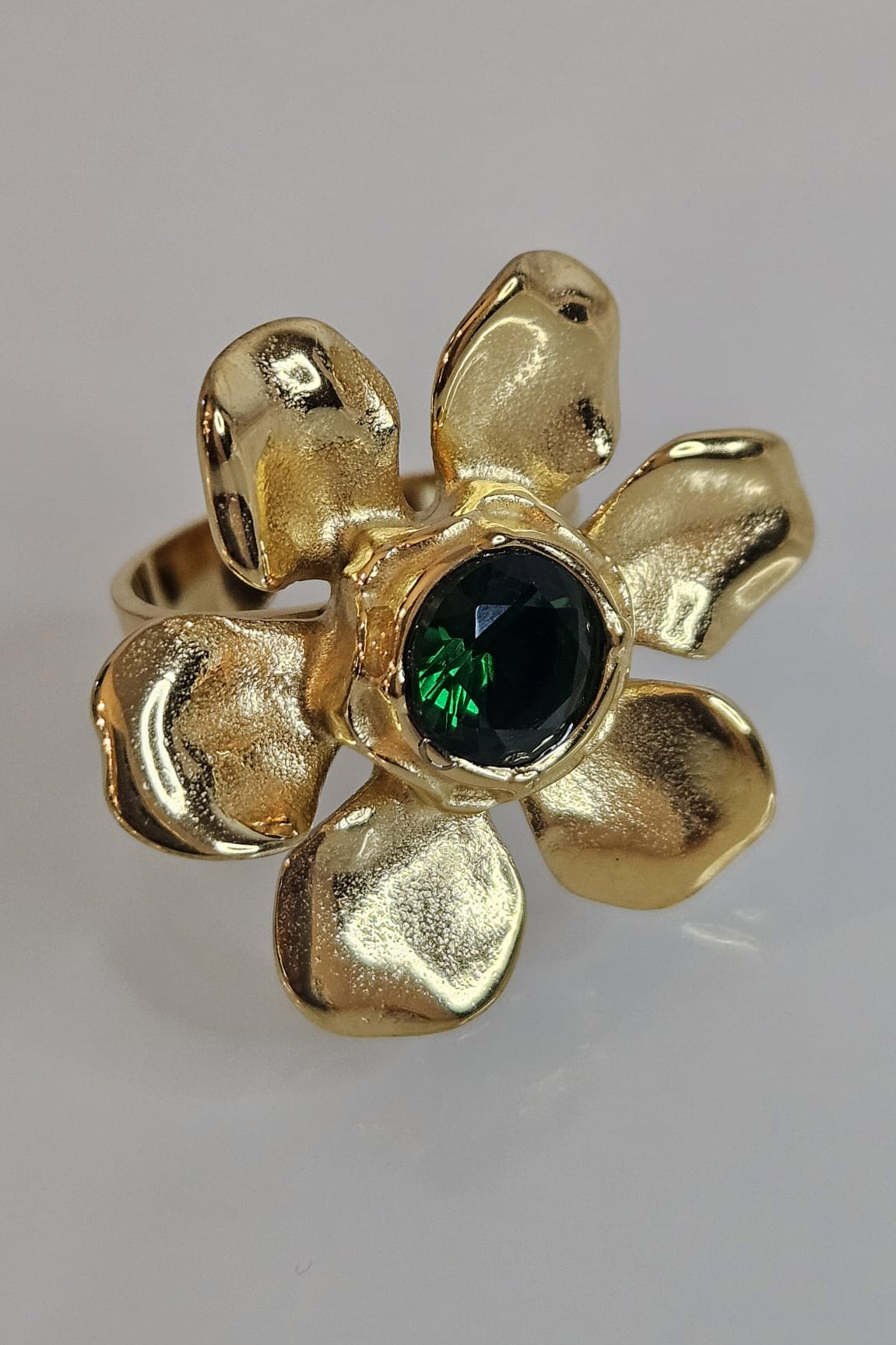 SET DE CADENA Y SORTIJA DE FLOR DORADA CON VERDE