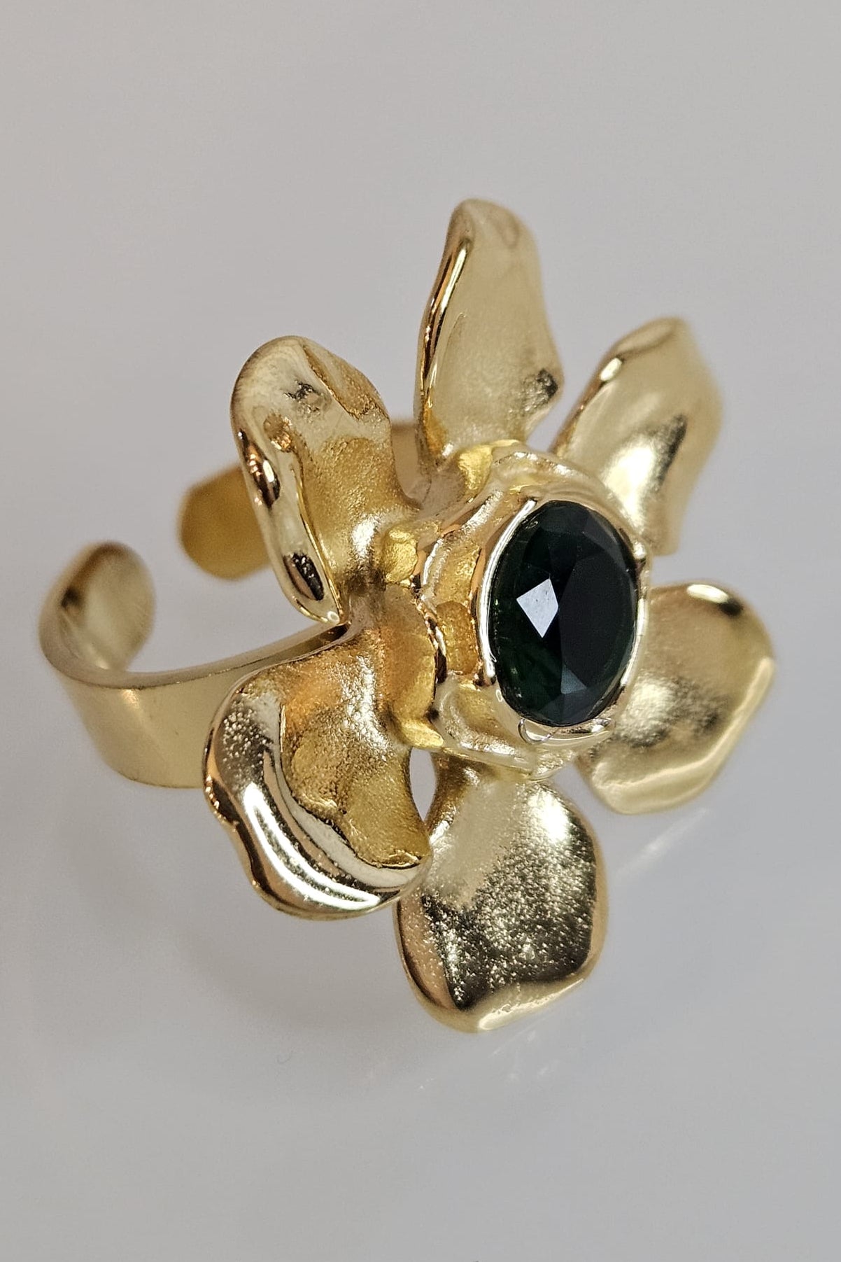 SET DE CADENA Y SORTIJA DE FLOR DORADA CON VERDE