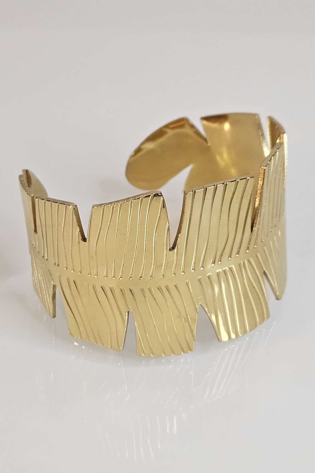 BRAZALETE DORADO DE HOJAS