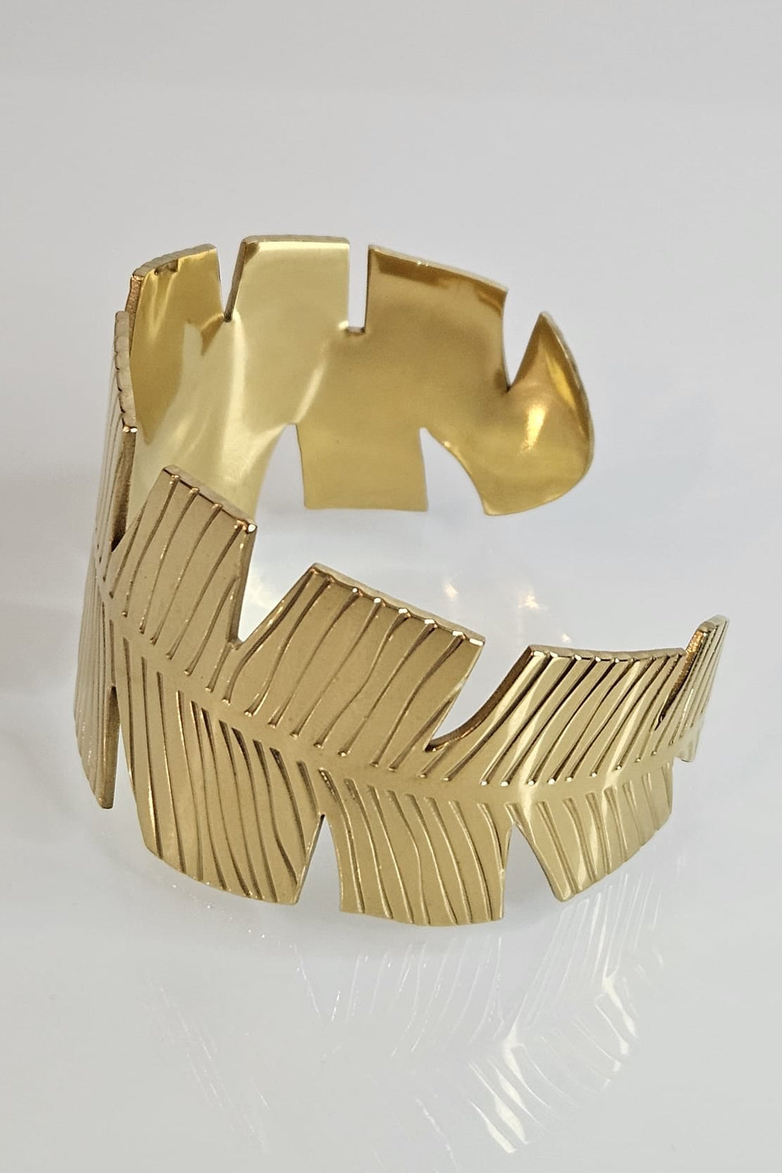 BRAZALETE DORADO DE HOJAS