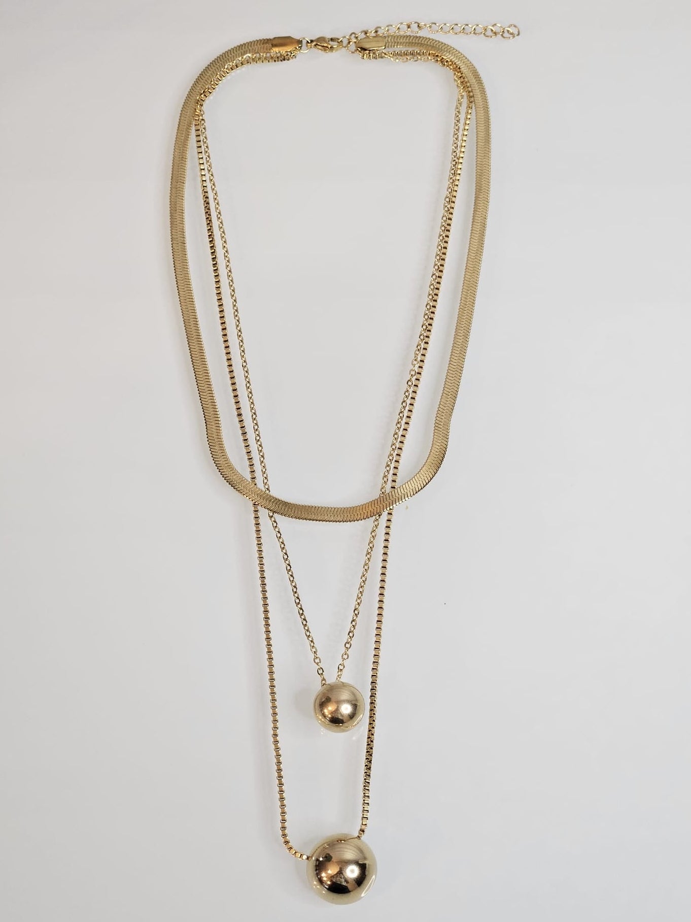 CADENA DORADA DE TRES "LAYERS" CON ESFERAS