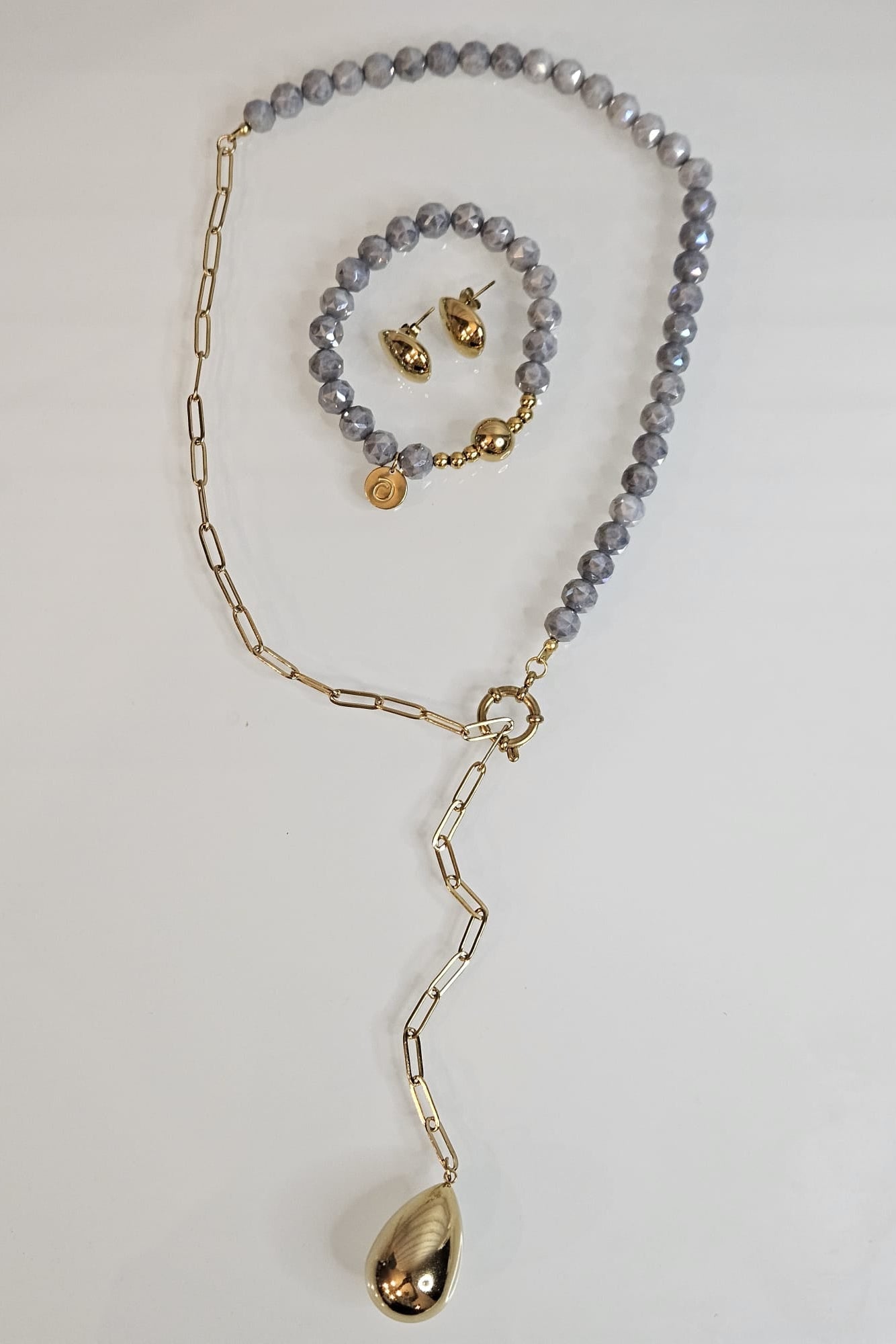 SET COLLAR, PULSERA Y PANTALLAS DORADO CON CRISTAL GRIS