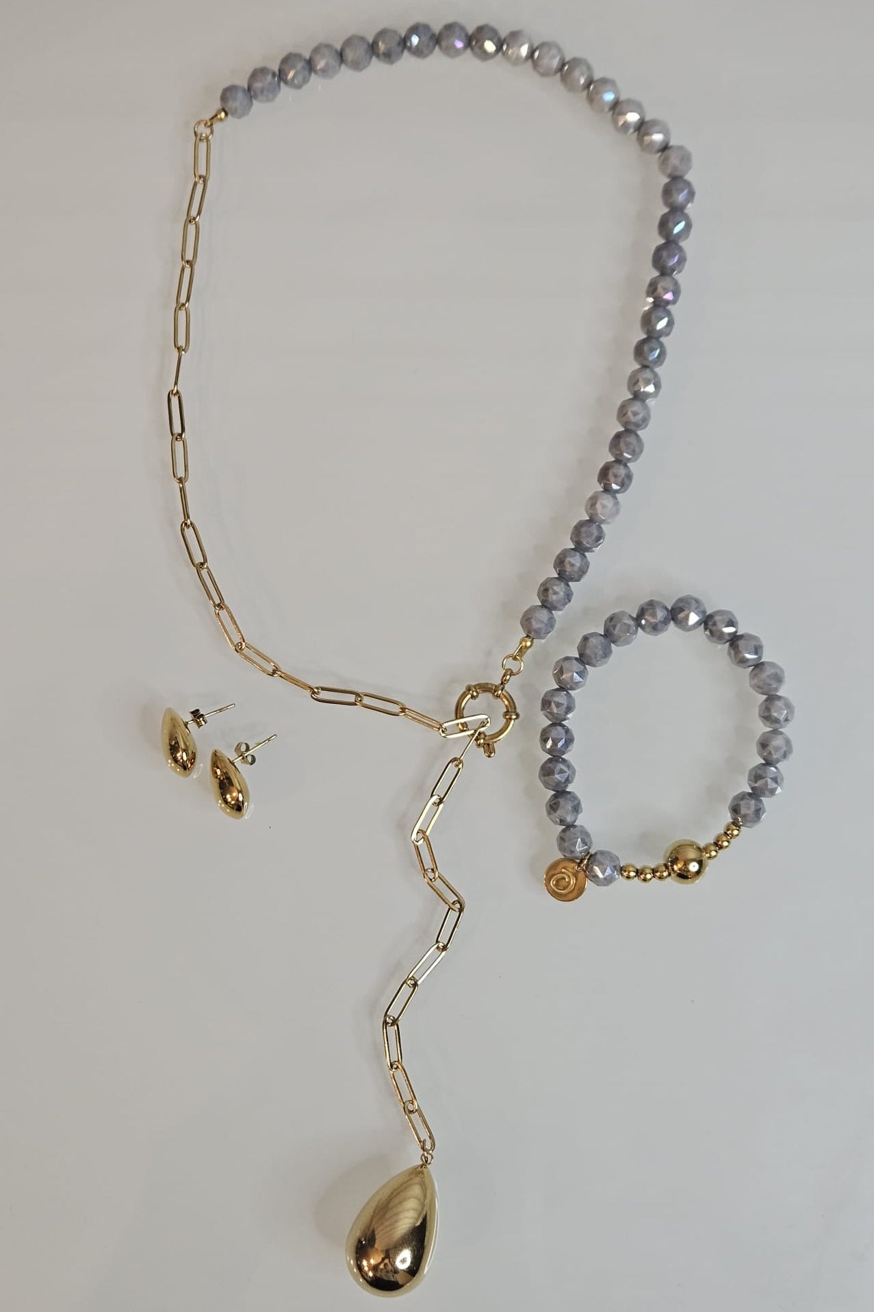 SET COLLAR, PULSERA Y PANTALLAS DORADO CON CRISTAL GRIS
