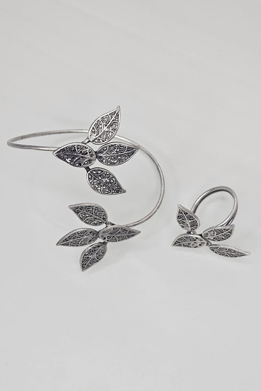 SET DE BRAZALETE Y SORTIJA TURCO DE HOJAS PLATEADO