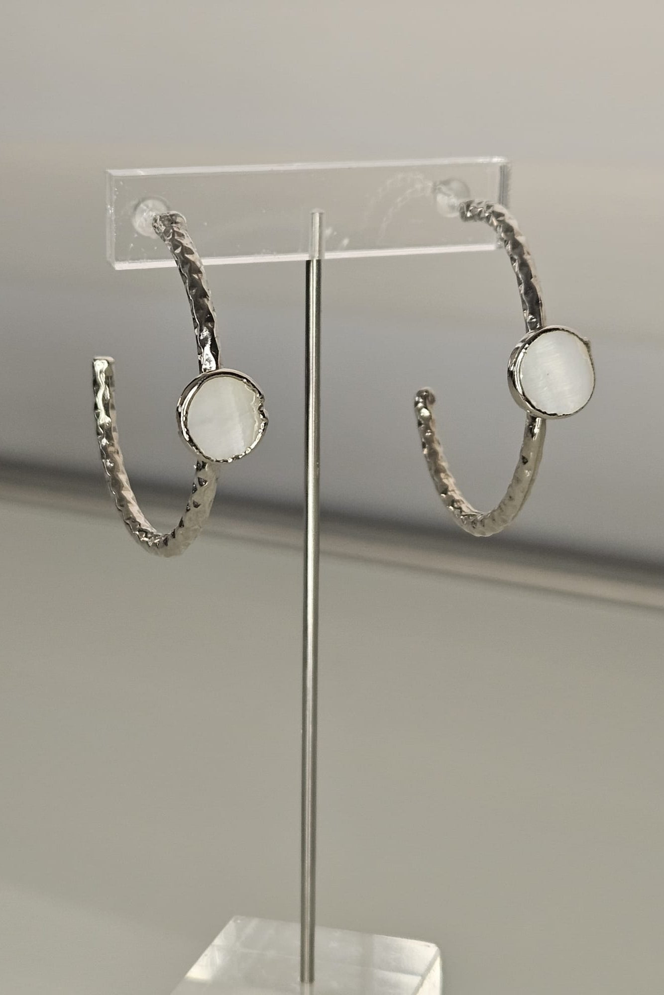 PANTALLAS "HOOPS" TURCAS PLATEADAS CON MADRE PERLA