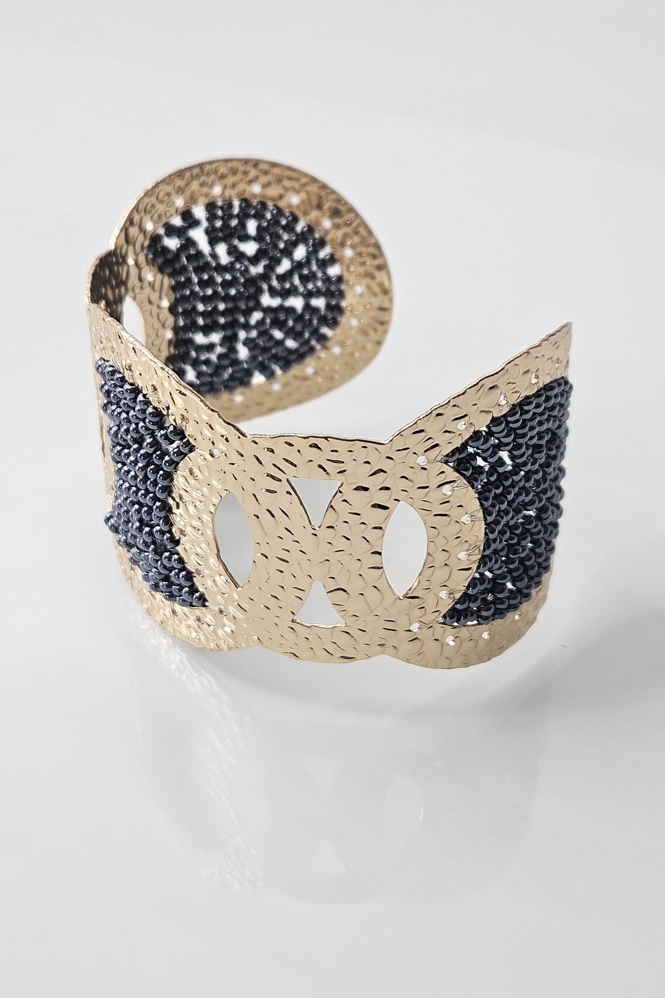 SET DE BRAZALETE Y ARETES DORADO CON GRIS OSCURO