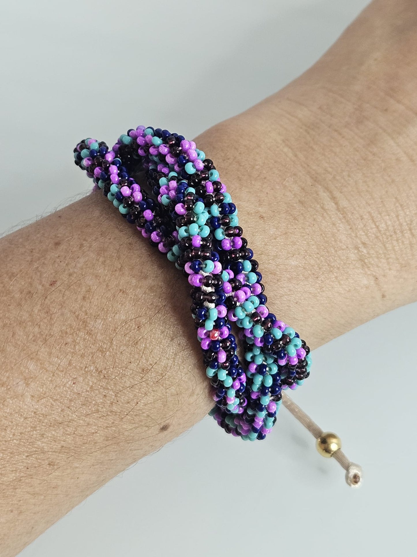 SET DE PULSERA TRENZADA Y ARETES MULTICOLOR VIOLETA
