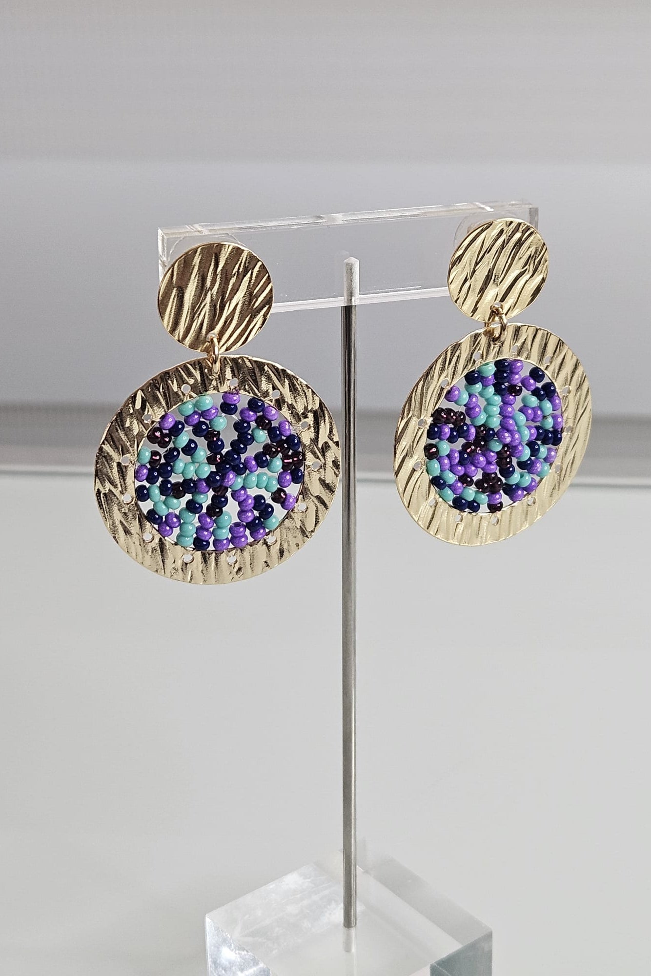 SET DE PULSERA TRENZADA Y ARETES MULTICOLOR VIOLETA
