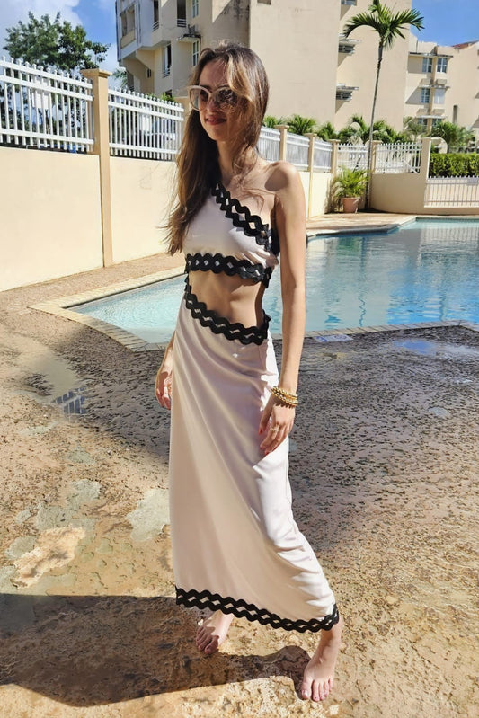 TRAJE ABIERTO AL COSTADO