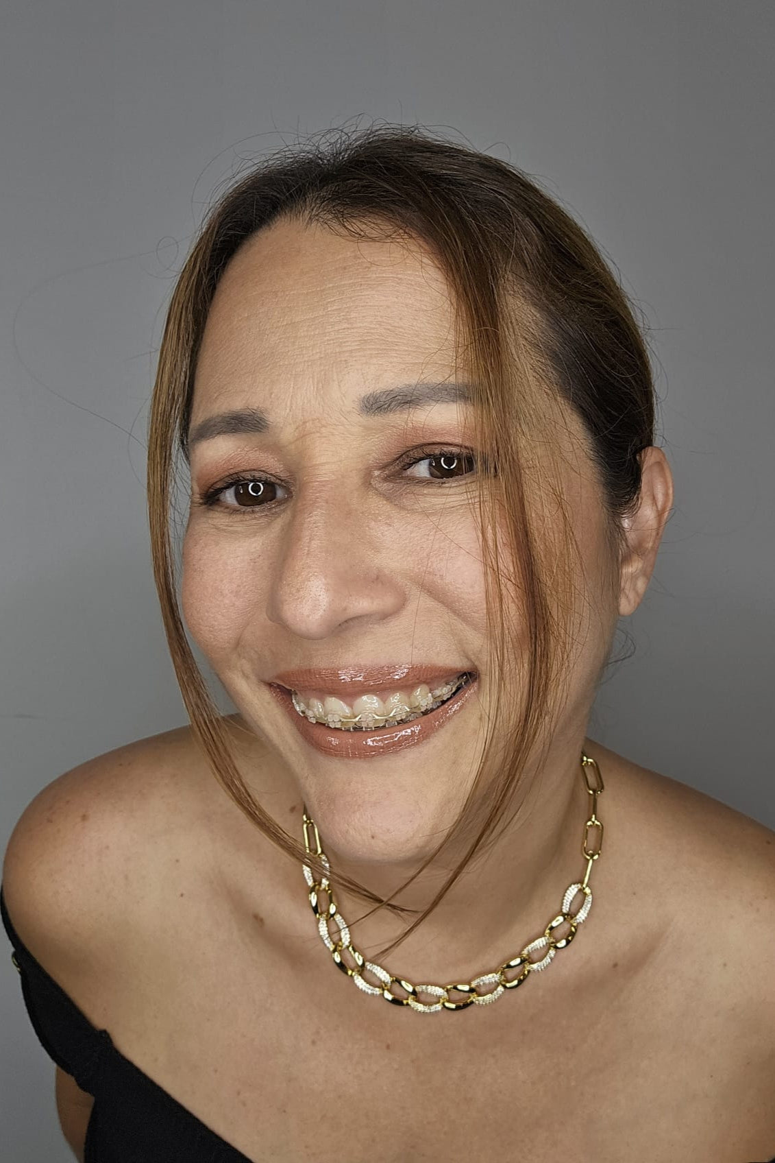 COLLAR DE ESLABONES CON BRILLANTES COLOR ORO