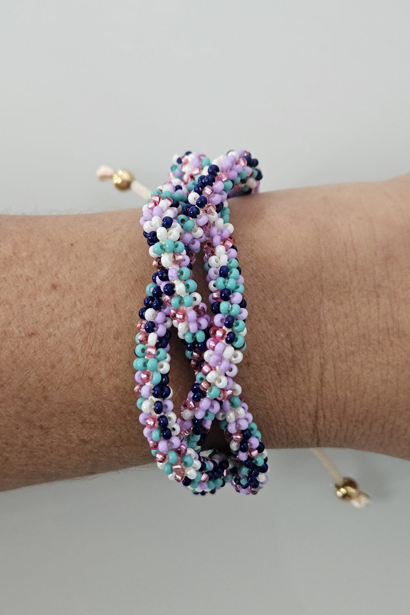 SET DE PULSERA TRENZADA Y ARETES MULTICOLOR