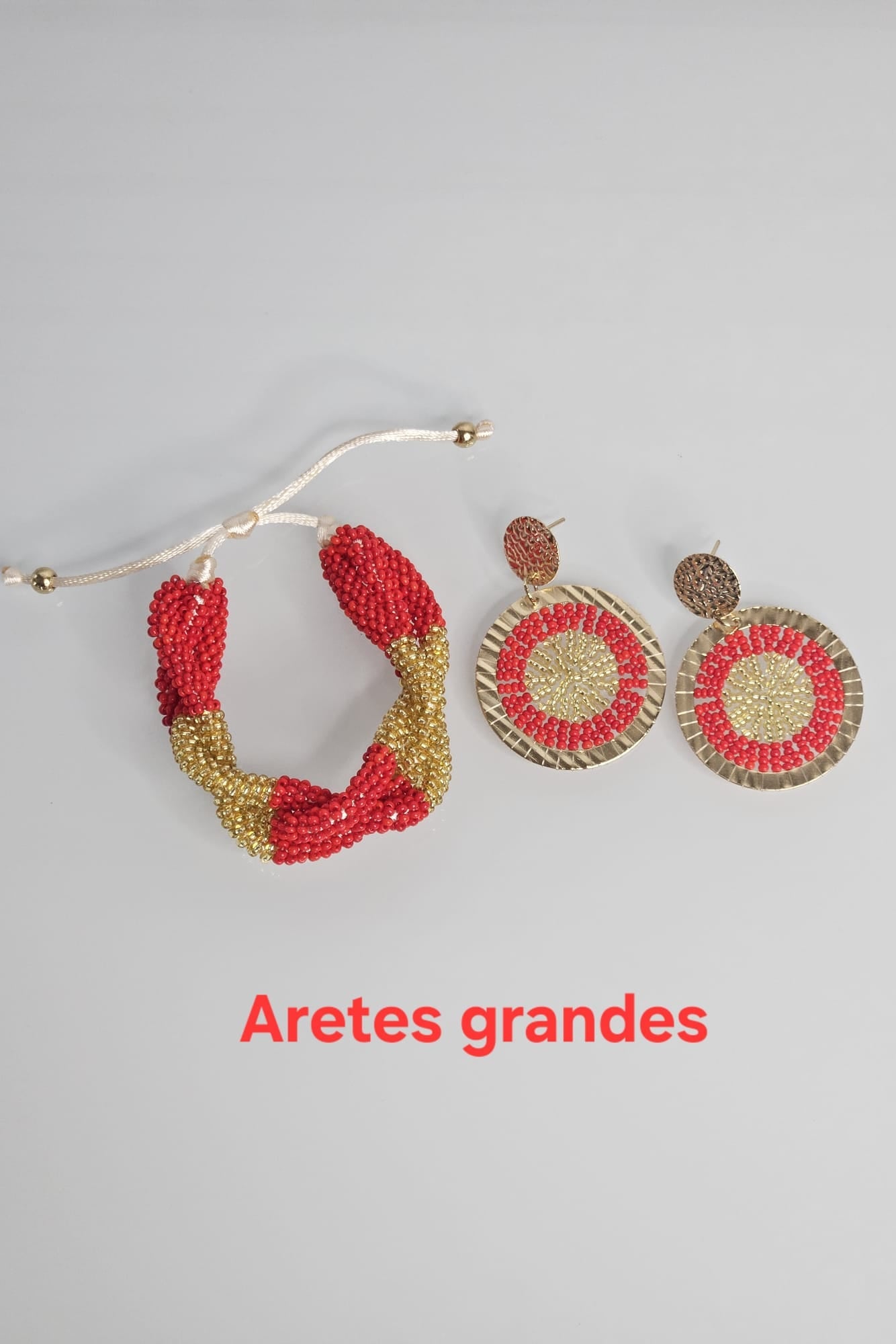 SET DE PULSERA TRENZADA Y ARETES DORADO Y ROJO