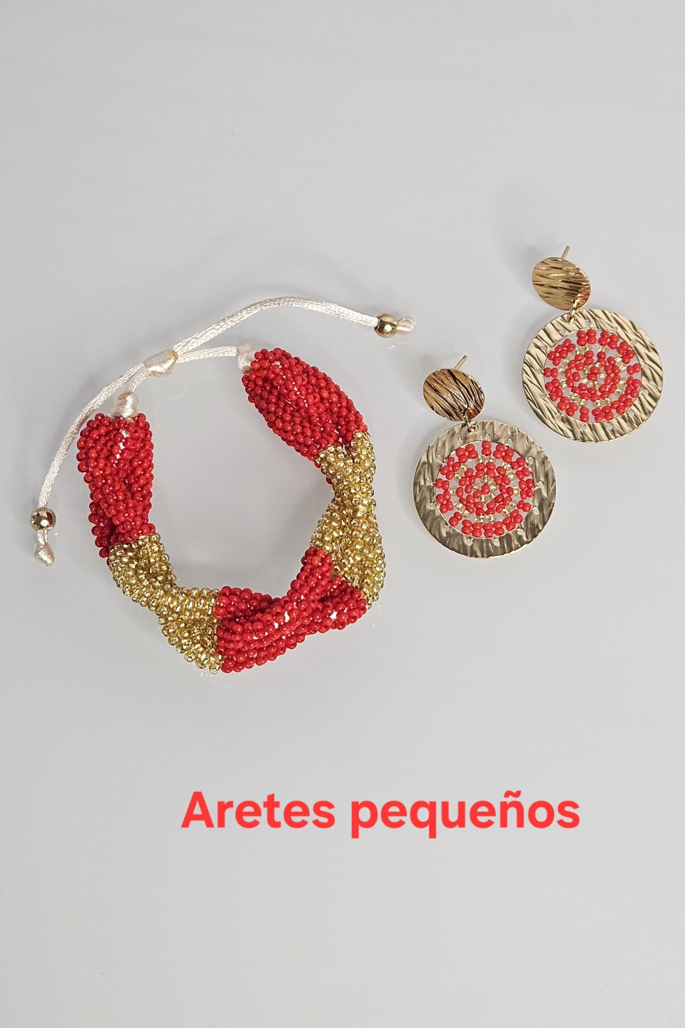 SET DE PULSERA TRENZADA Y ARETES DORADO Y ROJO
