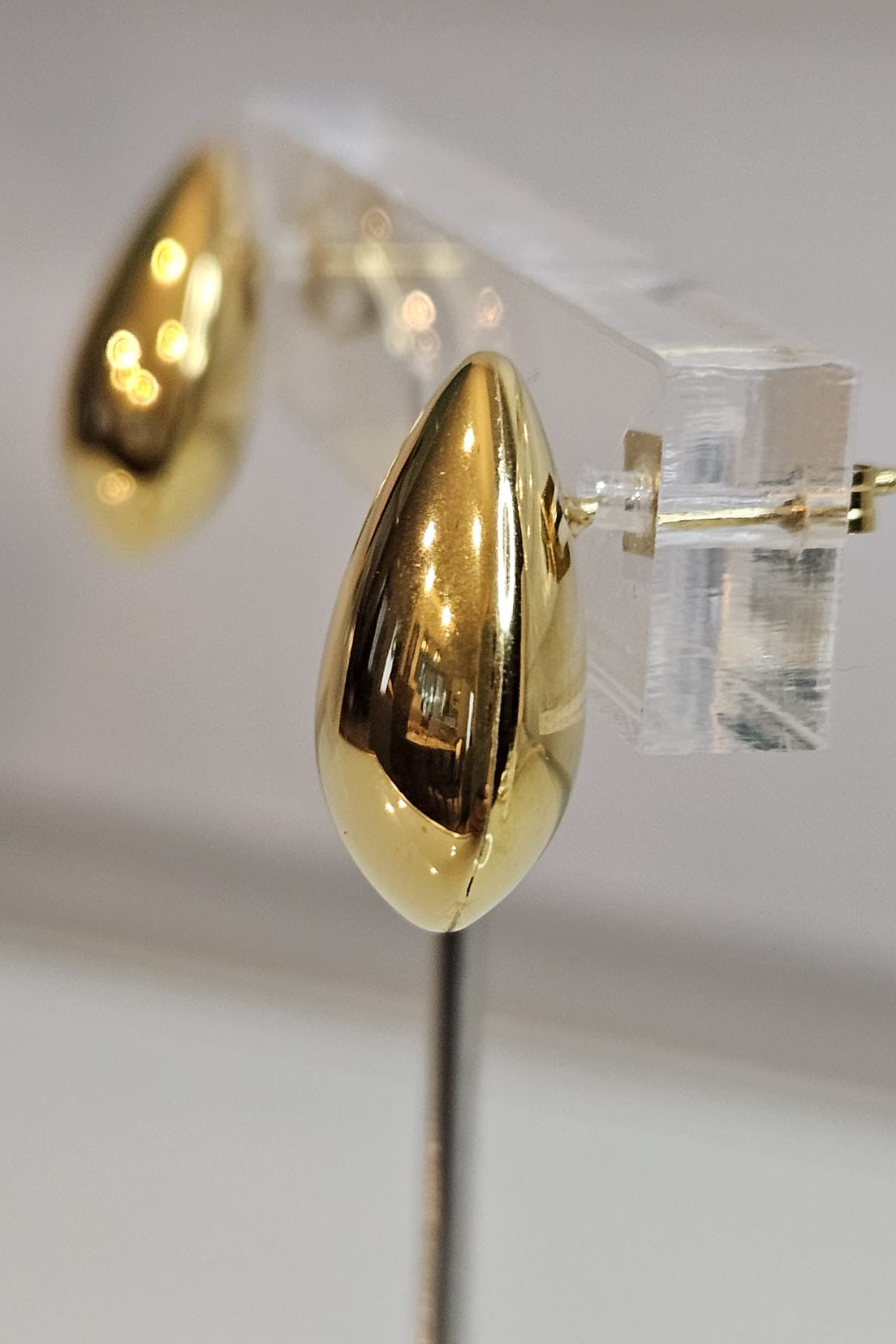 SET COLLAR, PULSERA Y PANTALLAS DORADO CON CRISTAL GRIS