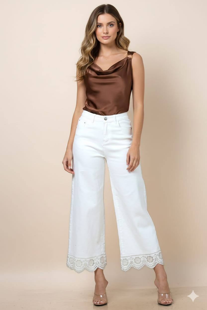 PANTALONES LARGOS BLANCOS CON DETALLE CREMA