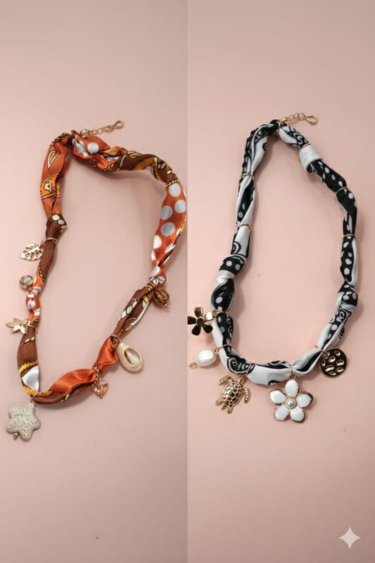 COLLARES DE TELA CON “CHARMS” MARRÓN Ó BLANCO