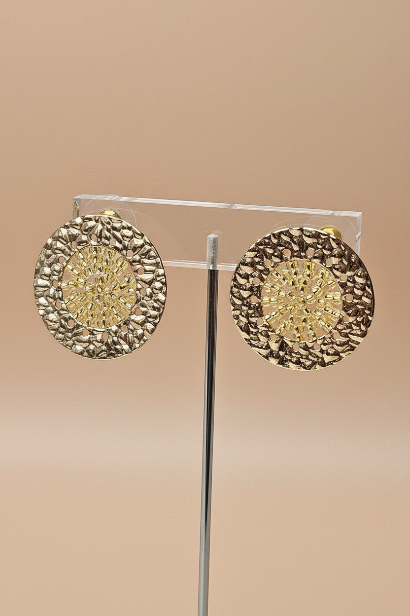 Aretes fondo nude