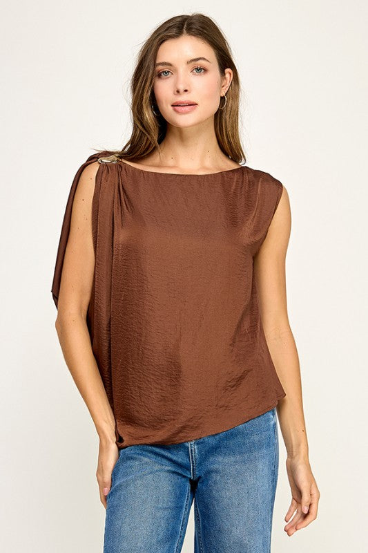 BLUSA MARRÓN DE MANGA CORTA