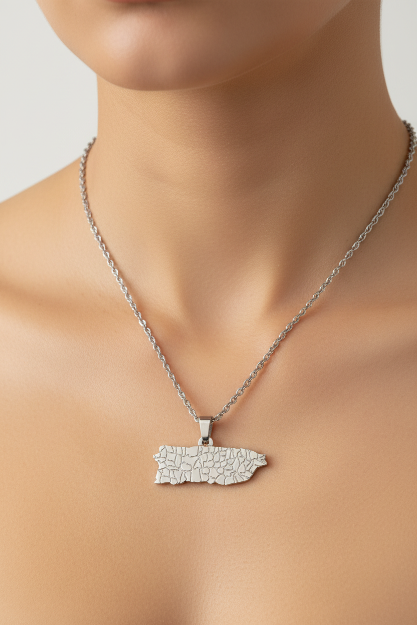 Cadena plateada de Puerto Rico texturizada en modelo